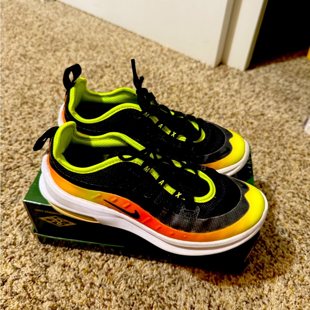 Nike neutral gender size 2. Great condition.